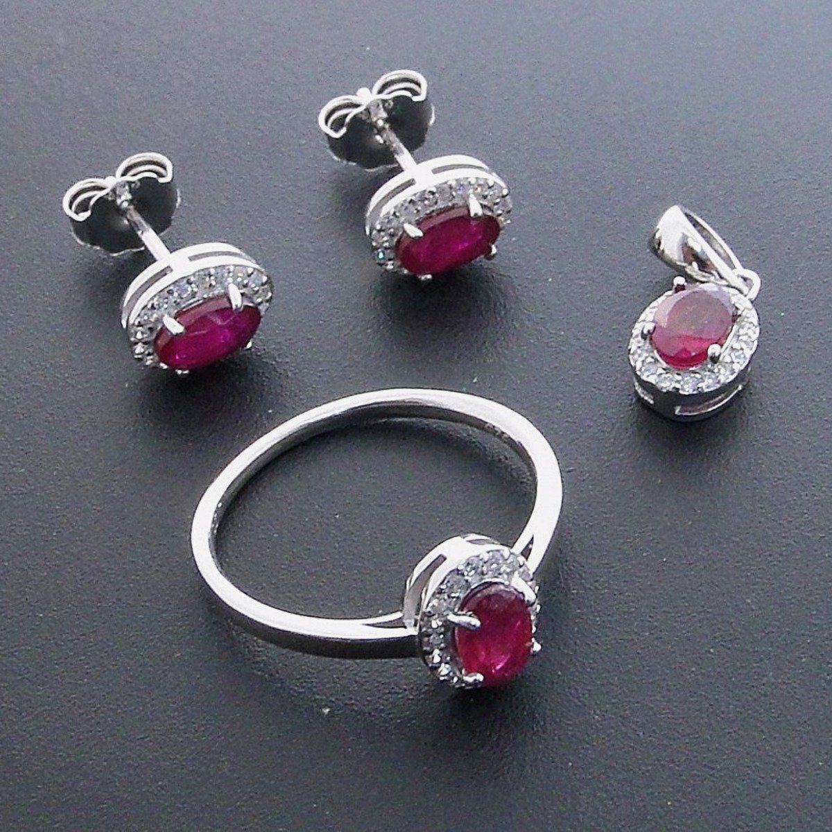 Conjunto Par de Brincos, Pingente e Anel de Prata com Cristais e Rubis - Imagem 3
