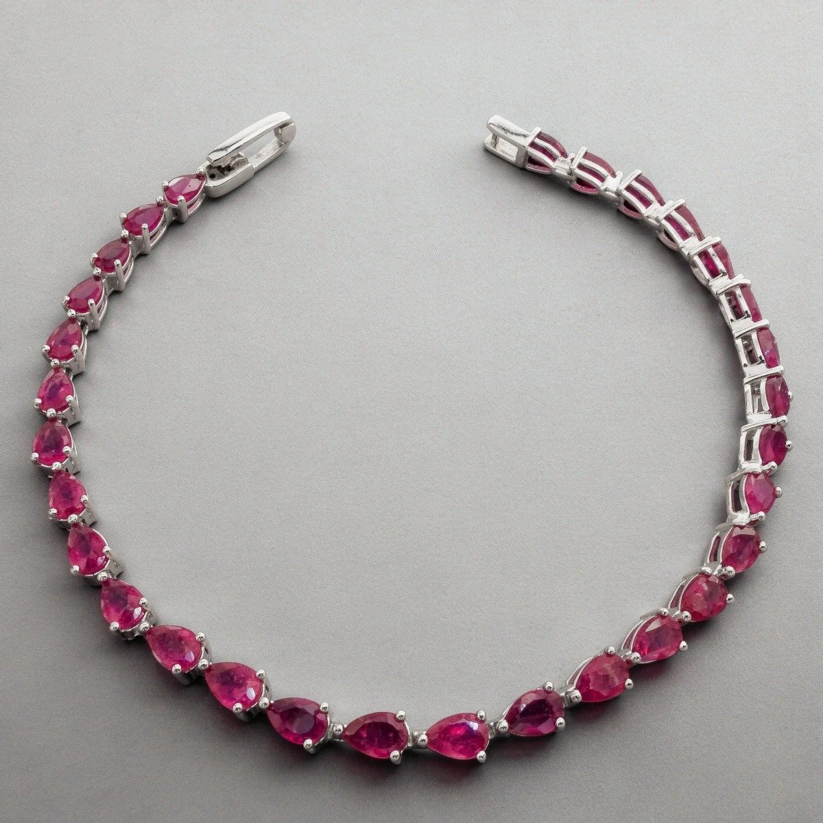 Pulseira de Prata com 30 Rubis Gota e Acabamento em Ródio - Imagem 3