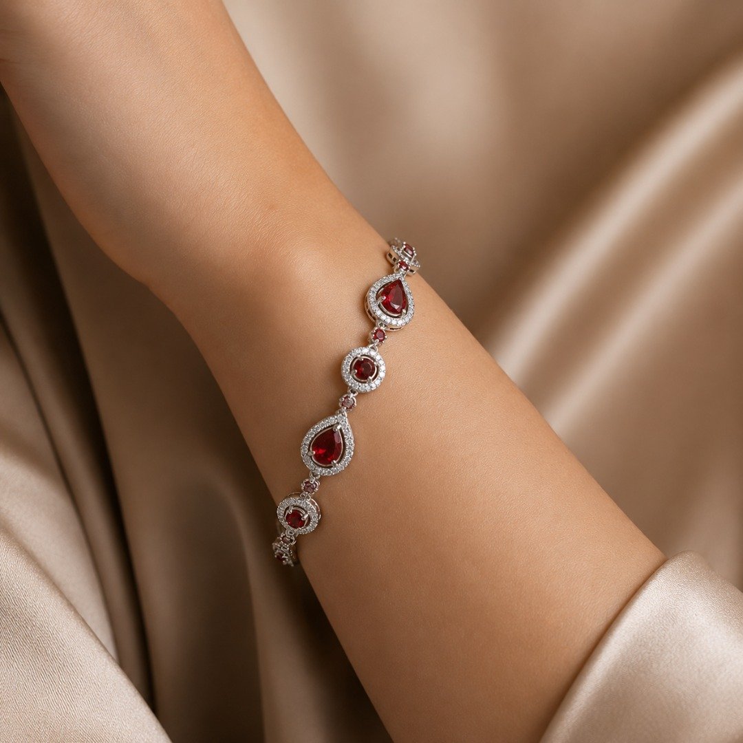 Conjunto Gargantilha, Pulseira e Par de Brincos de Prata com Cristais e Rubis - Imagem 2