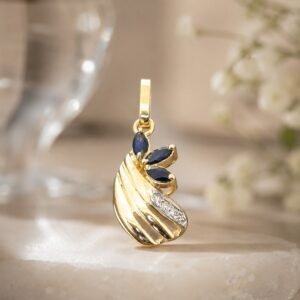 Pingente de Ouro Amarelo com 2 Diamantes e 3 Safiras