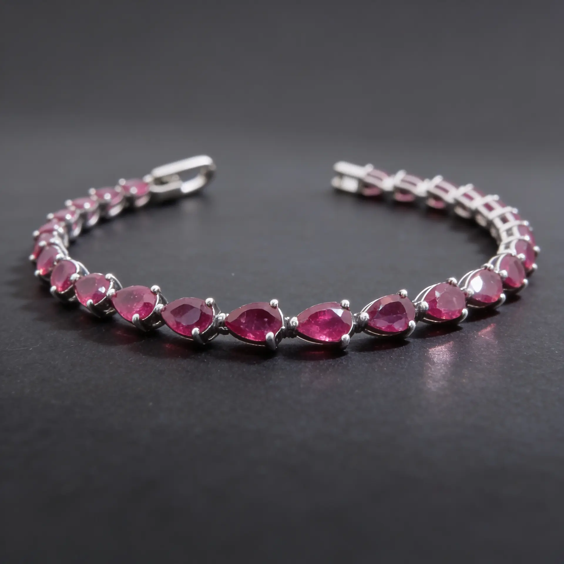 Pulseira de Prata com 30 Rubis Gota e Acabamento em Ródio - Imagem 2