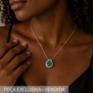 Corrente e Pingente de Ouro Branco com Diamantes e Esmeralda