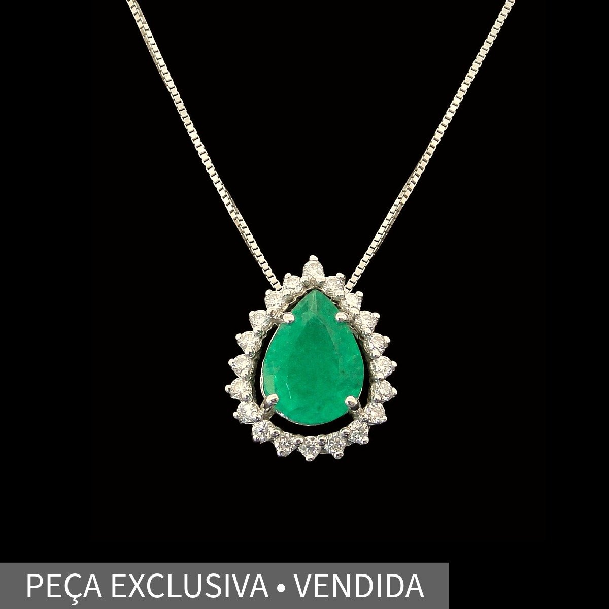 Corrente e Pingente de Ouro Branco com Diamantes e Esmeralda - Imagem 2